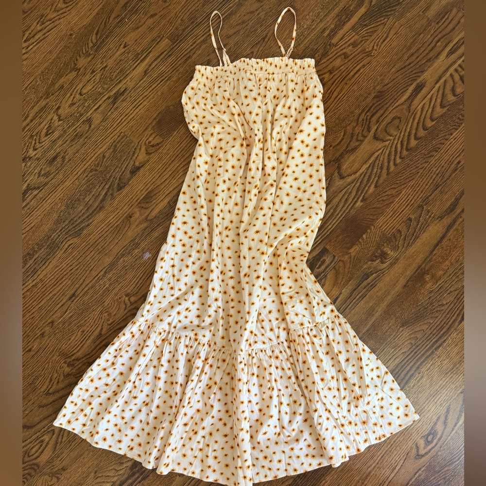 WE WORE WHAT Daisy Print Floral Smocked Maxi Tiered Dress, sz Med